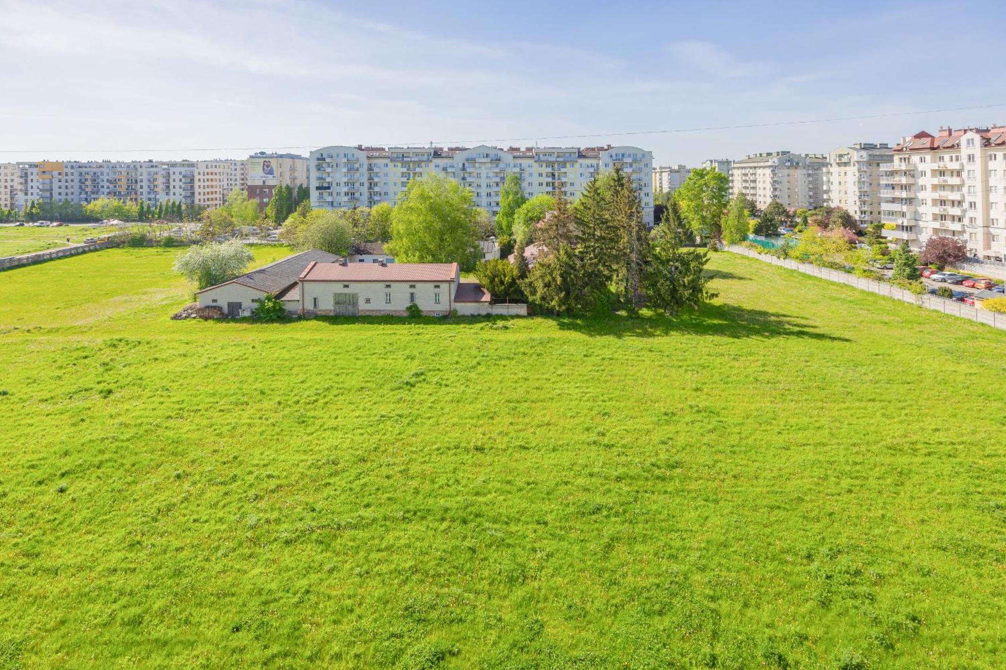Spacious With Parking And Balcony By Renters Warszawa