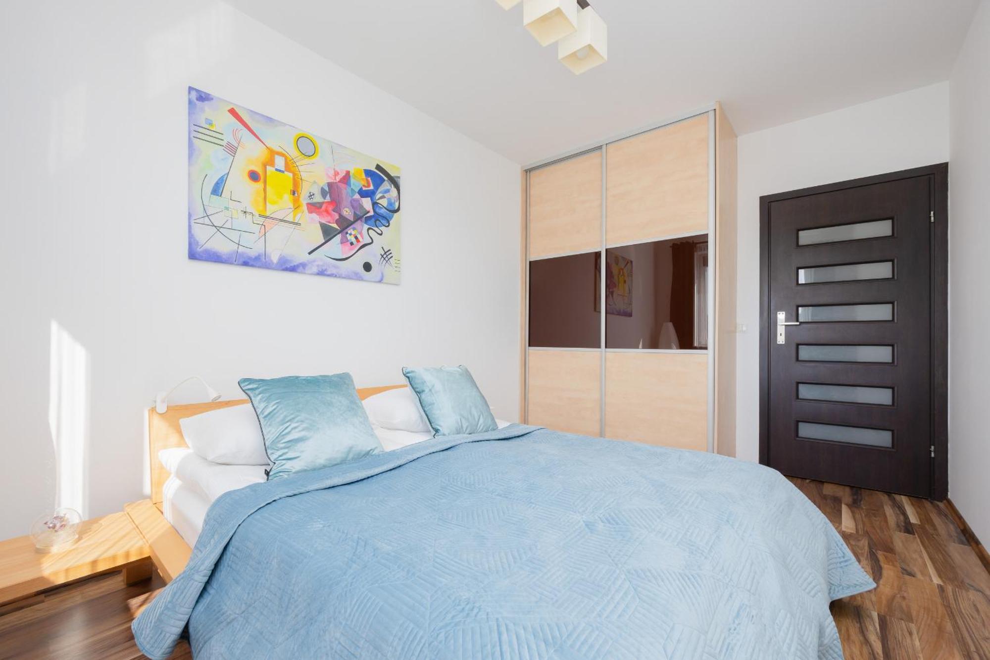 Spacious With Parking And Balcony By Renters * Warszawa