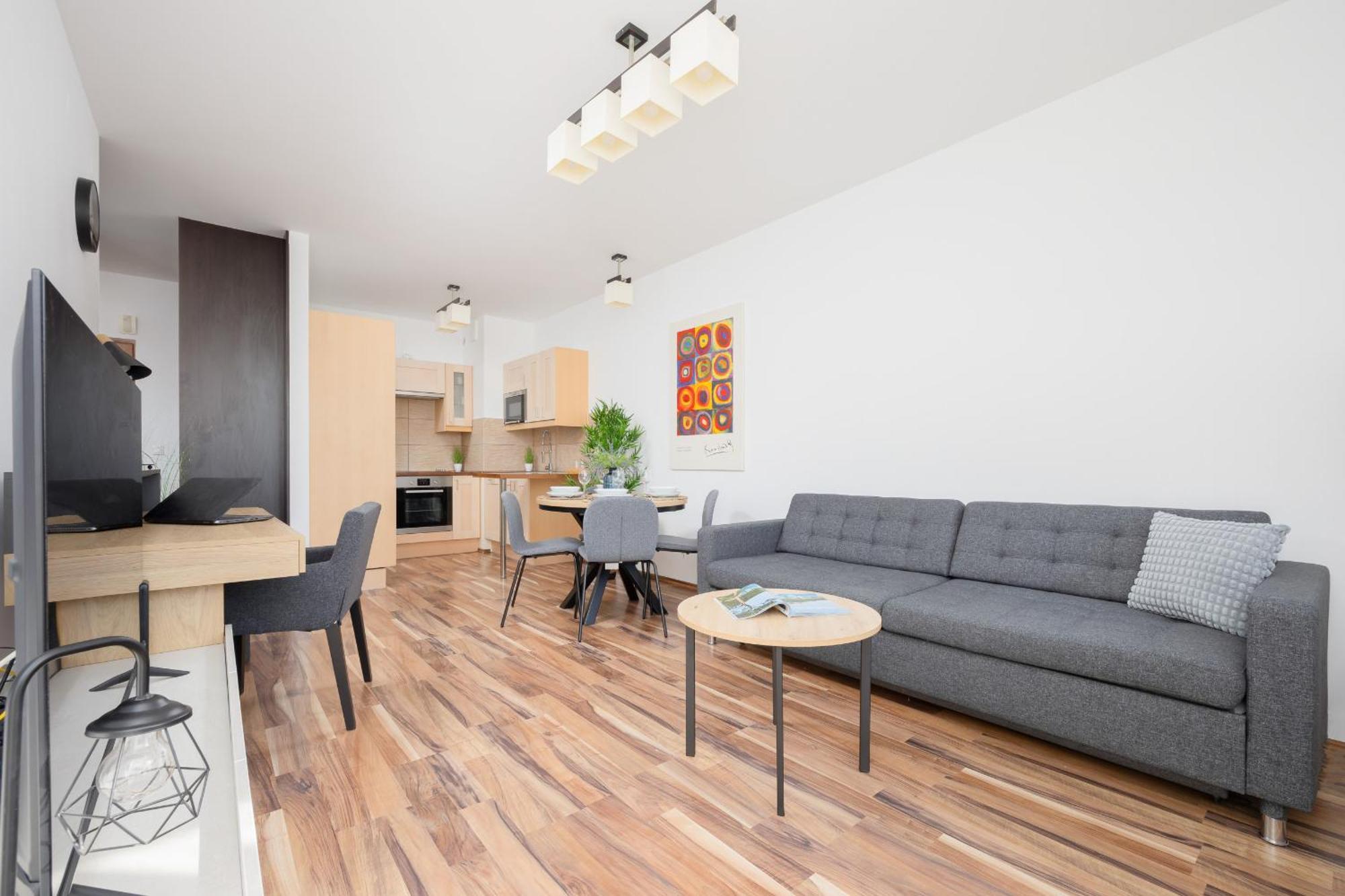 Apartament Spacious With Parking And Balcony By Renters