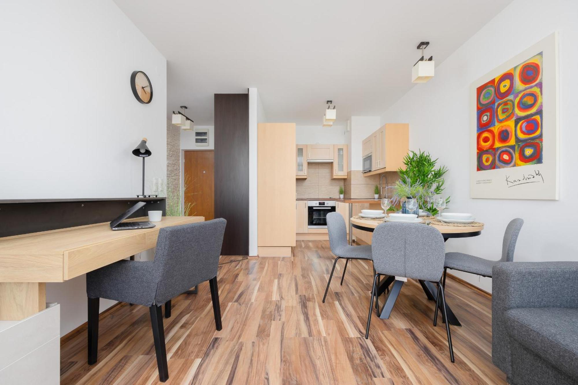 Apartament Spacious With Parking And Balcony By Renters Warszawa