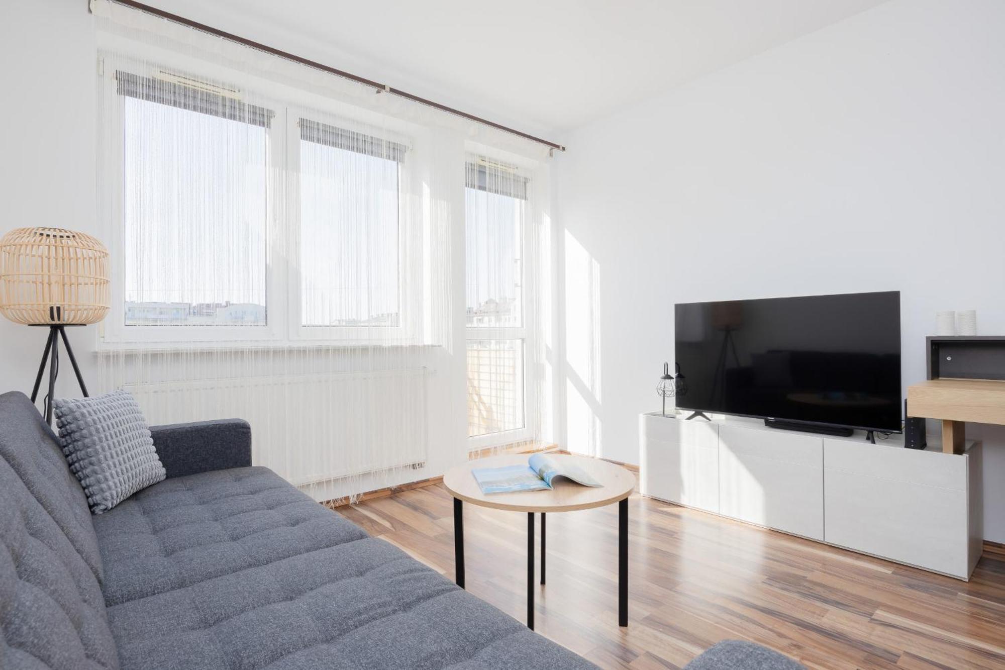 Apartament Spacious With Parking And Balcony By Renters *